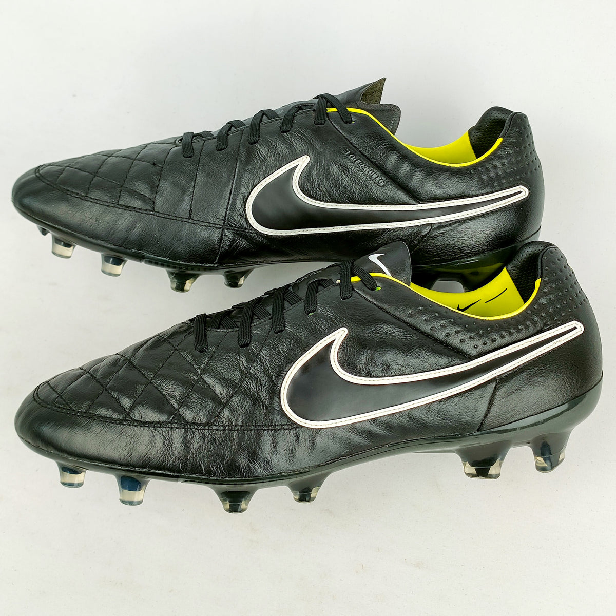 Nike tiempo legend v black and white best sale