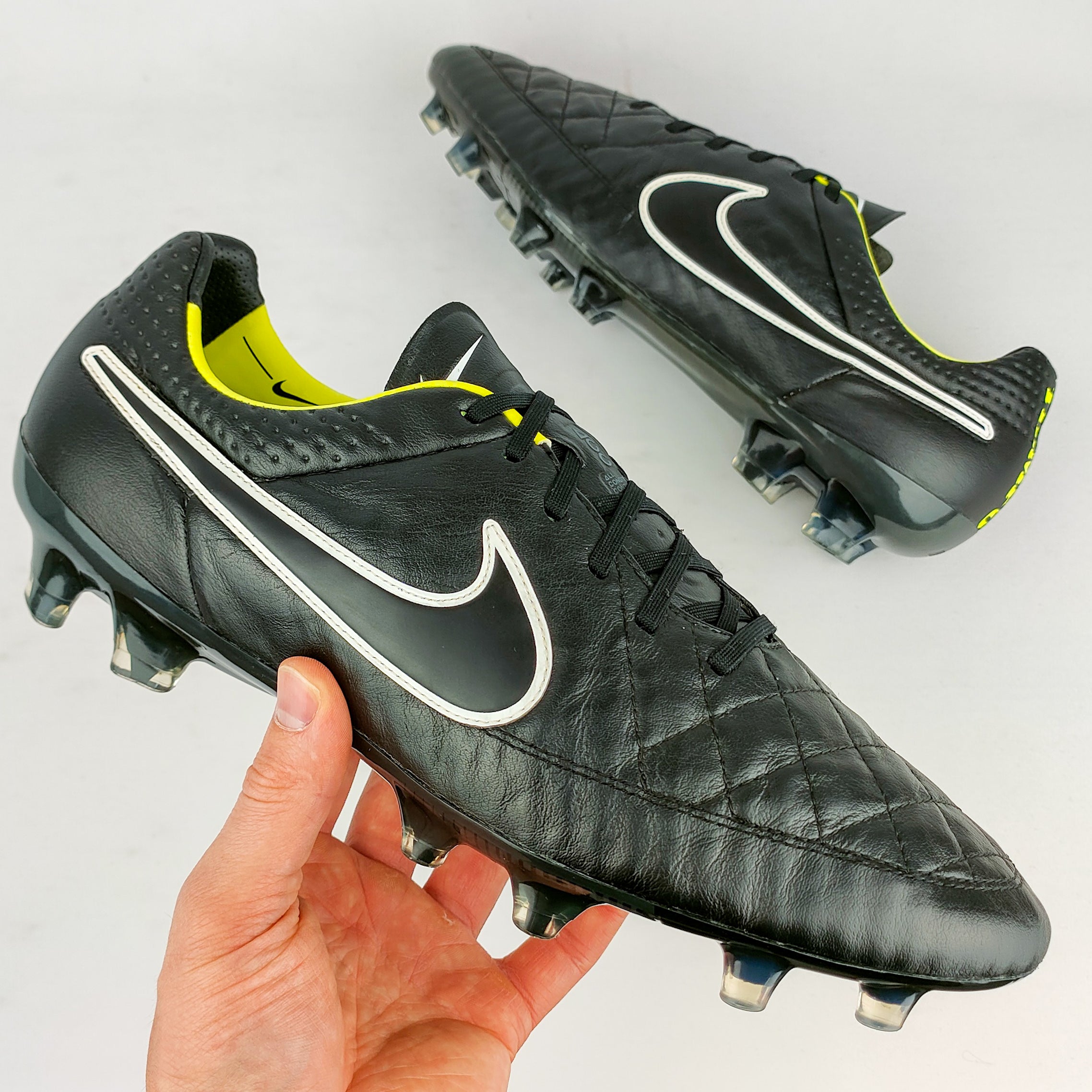 Nike tiempo legend v size 12 on sale